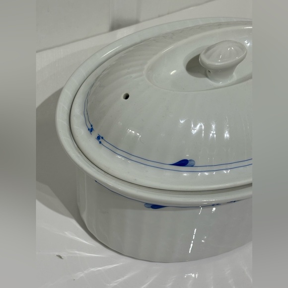 Spode  Fine Oven China  Covered  Casserole 2.5 Quart/ Oven to Table/ Oblong - Picture 2 of 10